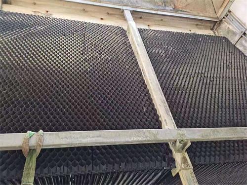 深圳招商銀行研發(fā)中心冷卻塔填料更換、底盤漏水補(bǔ)漏